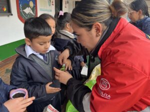 Actividad con niños de la comunidad del TransMiCable