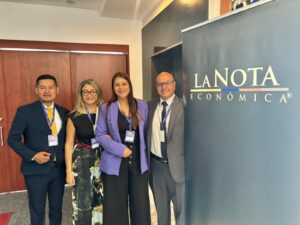En la foto el coordinador de Bienestar John Real, la gerente de La Rolita Carolina Martínez, Jefe de comunicaciones Carol Guerrero y Gerente de talento humano Giovanni Peña en el Reconocimiento a La Rolita por La Nota Económica
