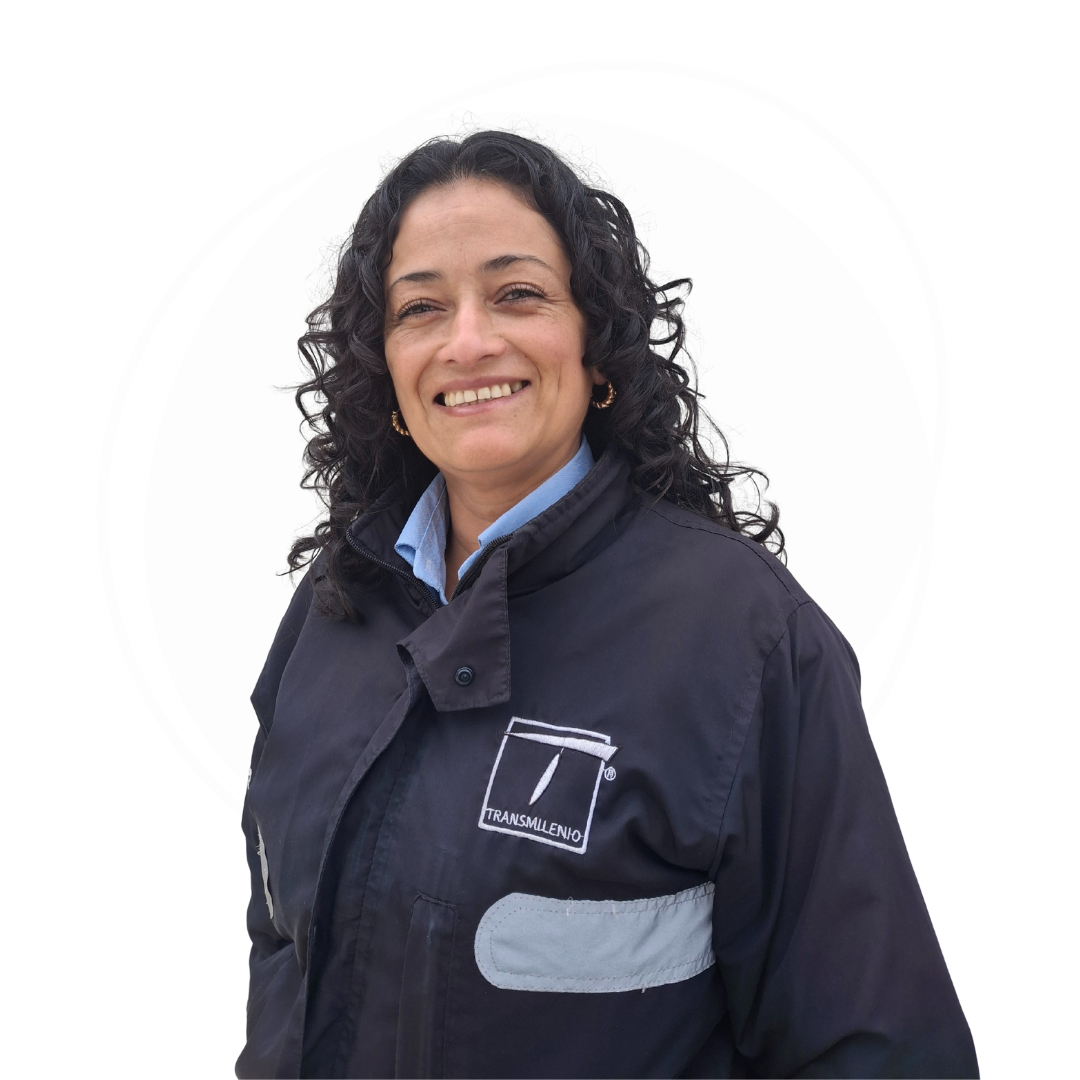 Operadora de La Rolita sonriendo.